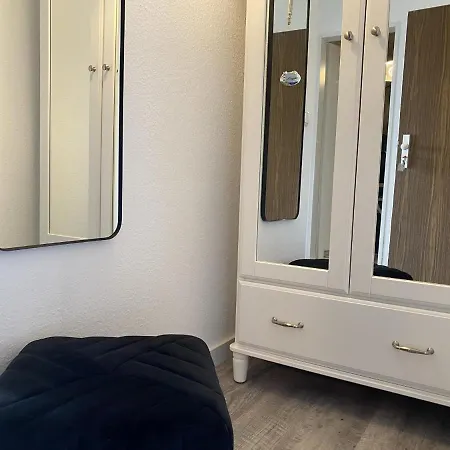H O M E Ferienwohnung *